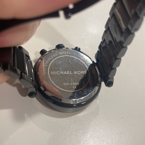 Black and rose gold Michael Kors watch - Picture 4 of 4
